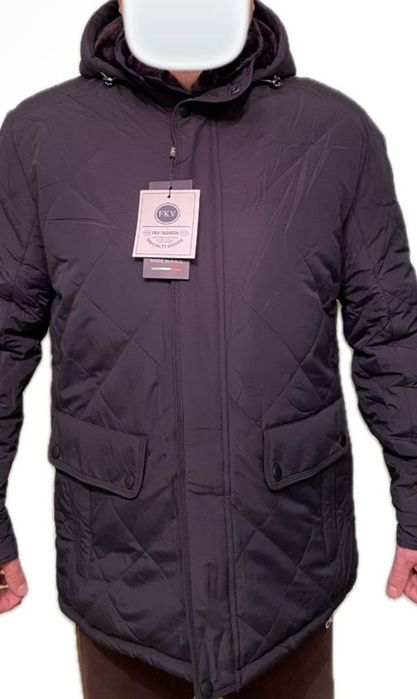 Продам зимнюю куртку ,новая ,размер56 ,четыре кармана,два на замке