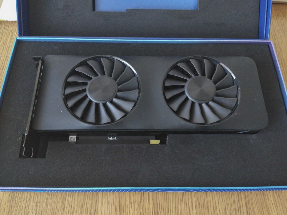 Видеокарта Intel Arc A750 8gb