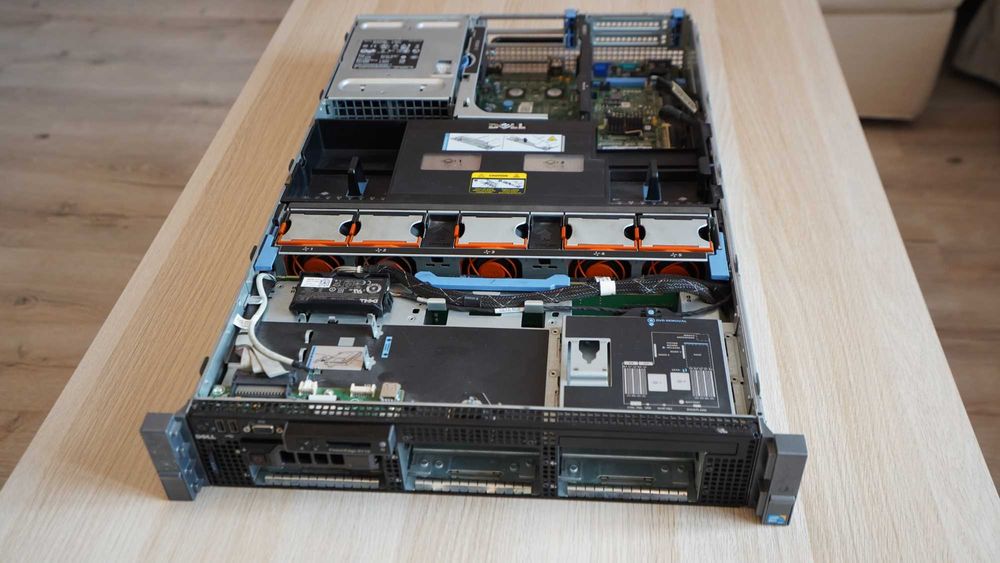 Сървър: Dell  PowerEdge R710