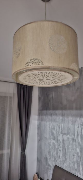 Candelabru camera