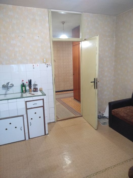 Продава се Тристаен апартамент в Ямбол, Георги Бенковски - 98 кв.м за 438 €/кв.м - Снимка #3