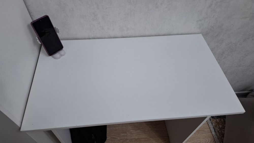 Продам стол  -10.000