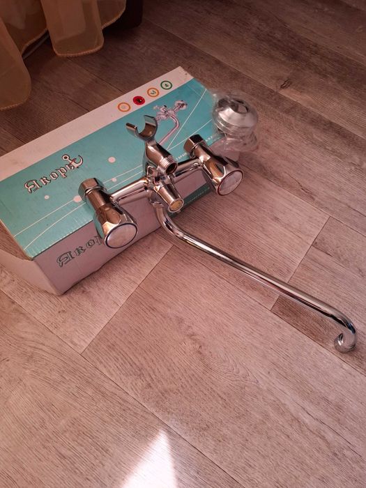 Смеситель для ванной