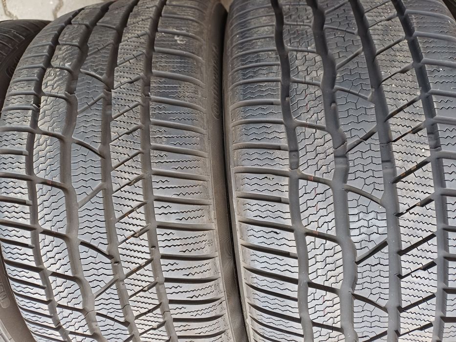 Гуми 255/35/19 Континентал