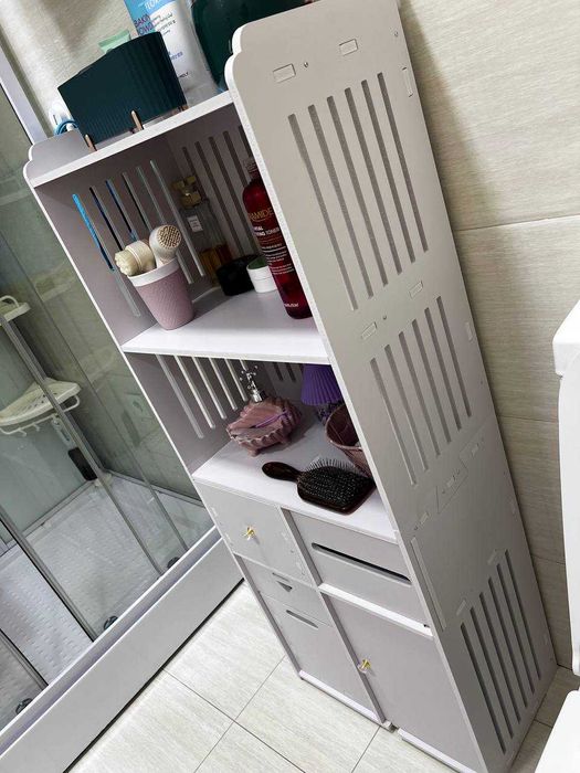 Стеллаж напольный с полками и дверцами