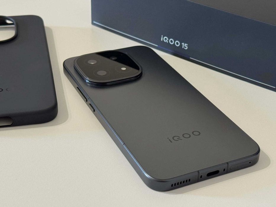 Бартер! НОВ! iQOO 15 Alpha (Черен) Elite Gen 5 / 7000mAh