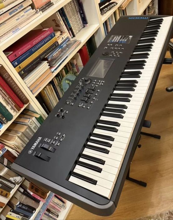 Продам синтезатор  YAMAHA MODX8