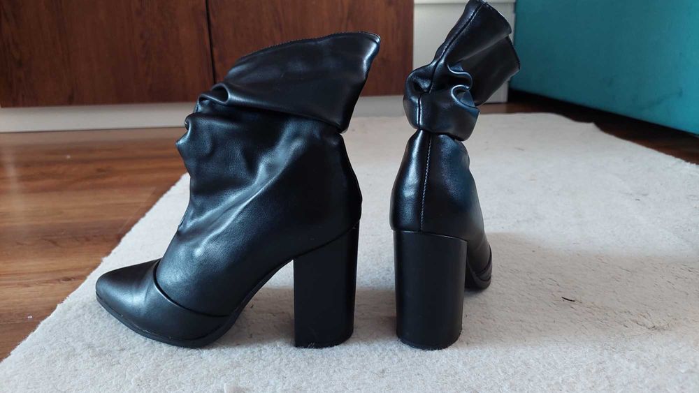 Botine cu toc din piele ecologica