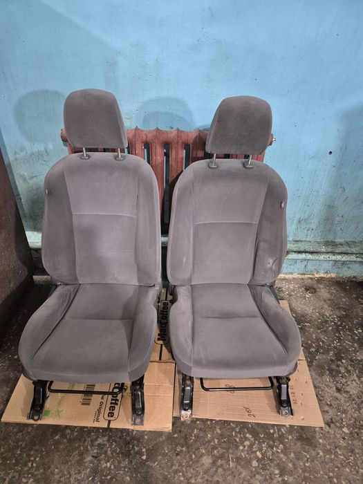 Сиденья передние
