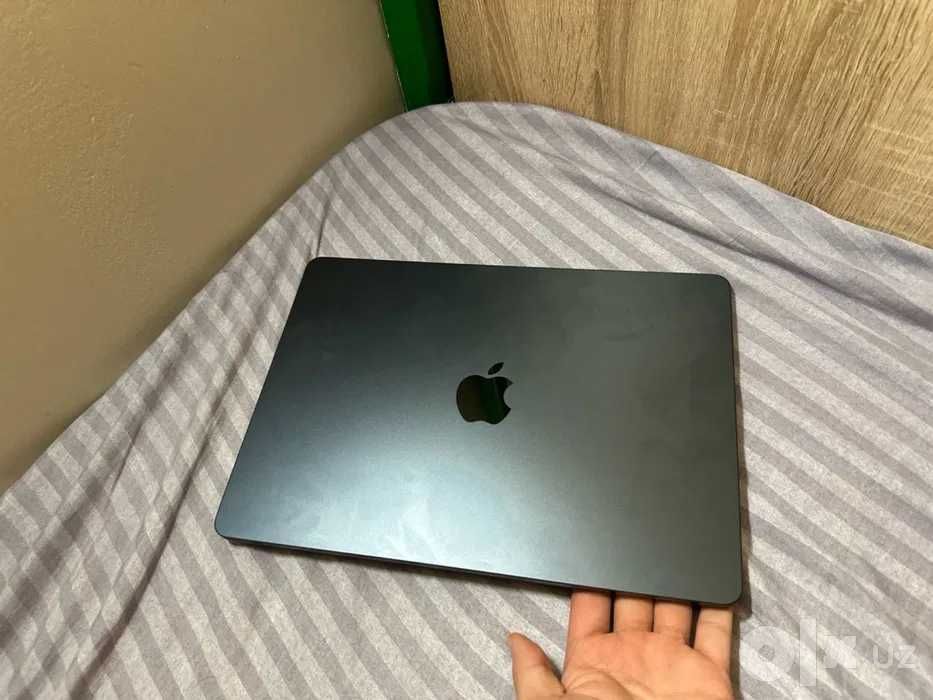 Macbook M3 air 8/256