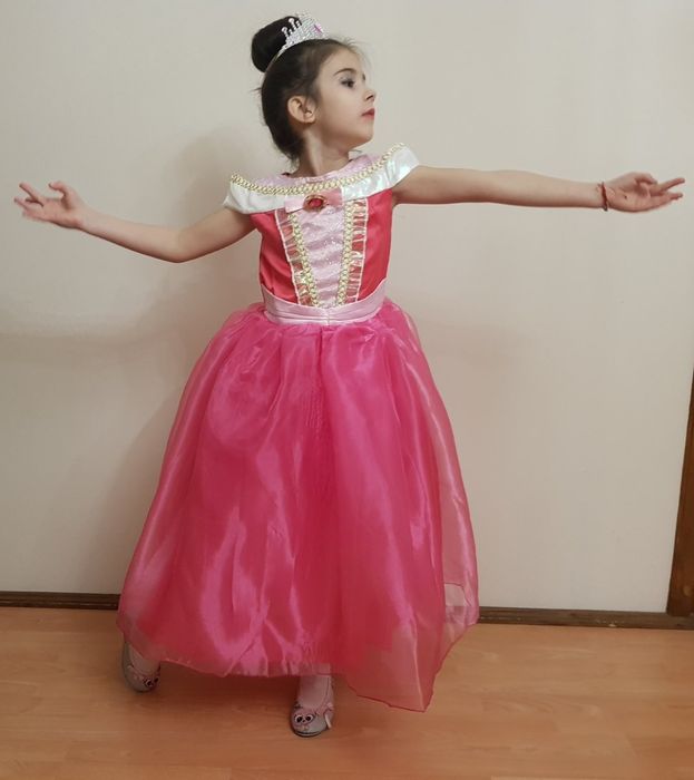 Разкошна рокля на Аврора +подарък КОРОНКА!