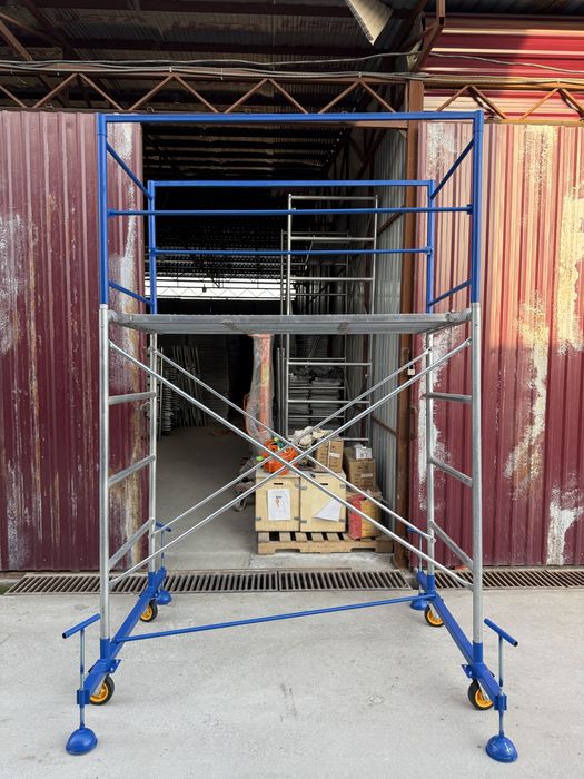 Оцинкованные строительные леса на колесах, с поддонами, ограждение
