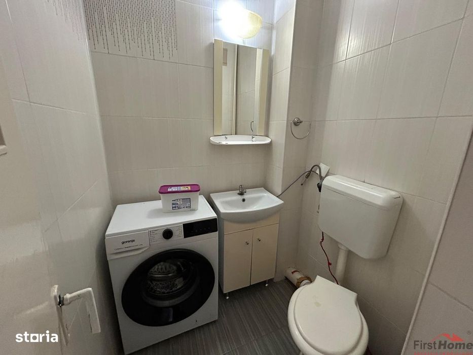 Apartament cu 3 camere de vanzare, zona Ceasul Rau.