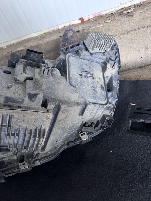 Far partea dreapta mercedes w205