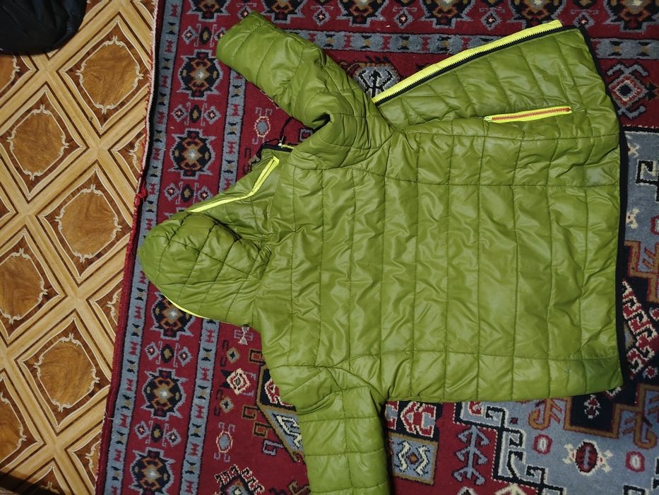 Продам куртку на лет 10-12