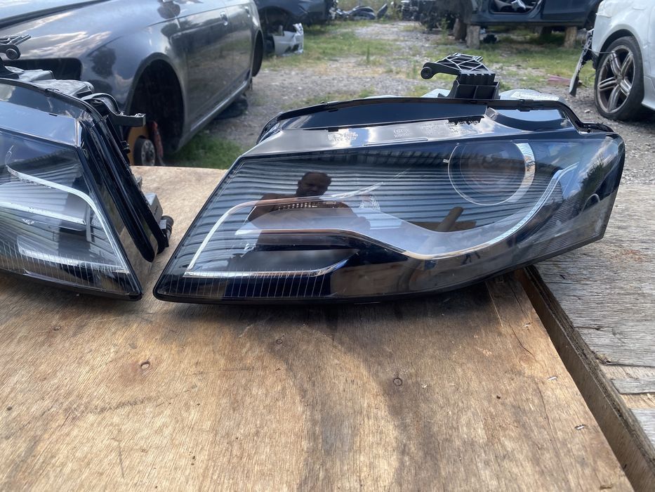 Десен ляв фар за Audi A4 B8 с ксенон и лед  брой гол 8k0941004