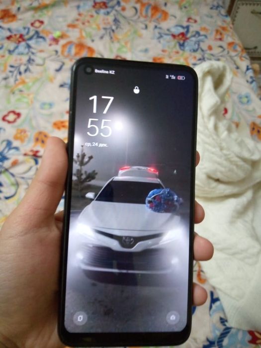 Продаётся сотовый телефон.