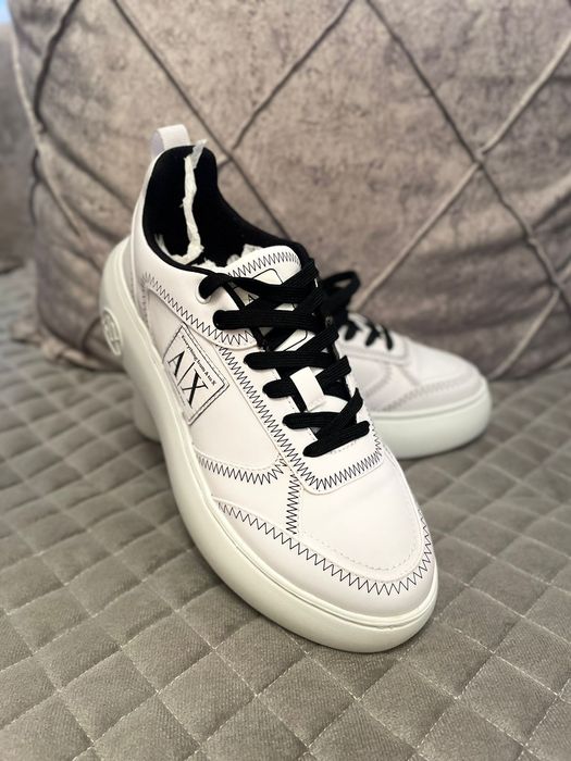 Кроссовки женские