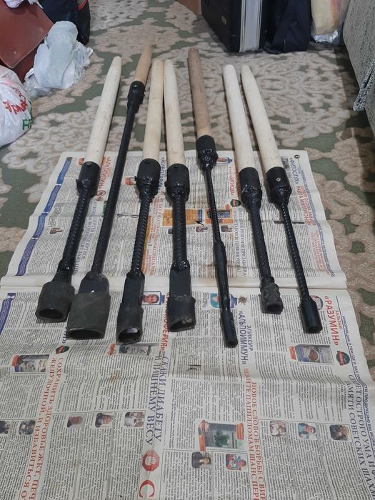 Продам пешни и ломы для рыбалки.