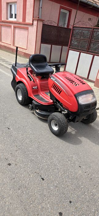 Tractorase de tuns iarba/gazonul