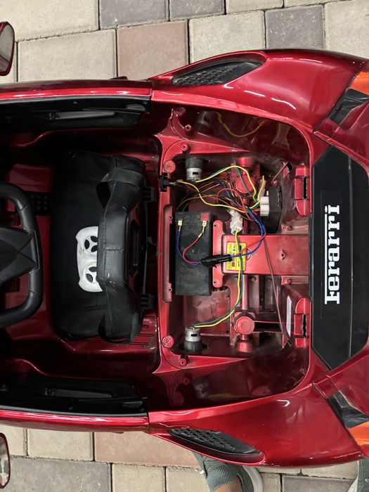 Детский машина.Ферарри