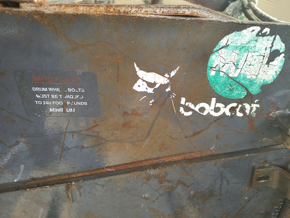bobcat  Mini icarcator cu fresa asfalt si beton
