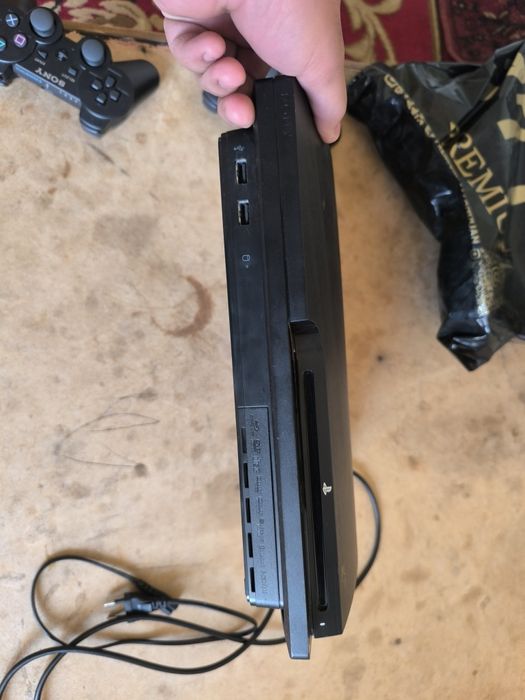 Playstation 3 slim 320 GB 30 tadan oshiq oyini bor hen proshivka bolga