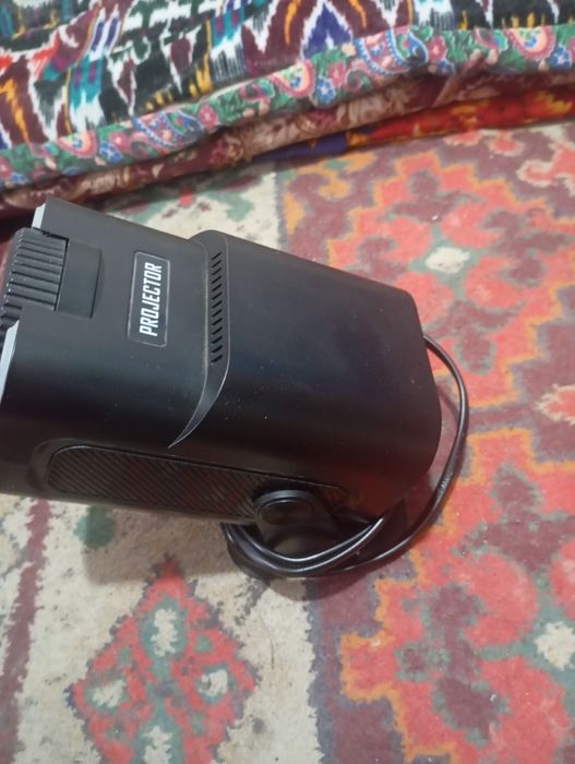 HY320 Mini Projector