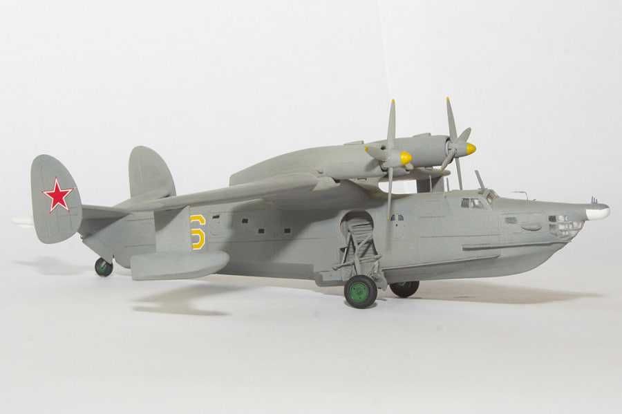 Сборная модель самолета-амфибии Бе-12 (ВЭ, 1/144).