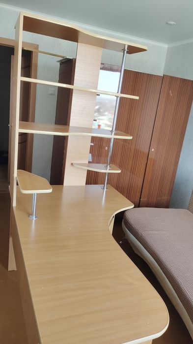 Продам компьютерный стол