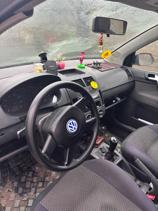 VOLKSWAGEN Polo