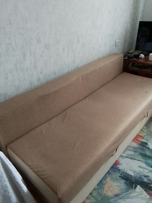 Срочно продам диван
