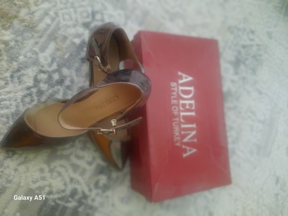 Аяқ киім сатылады