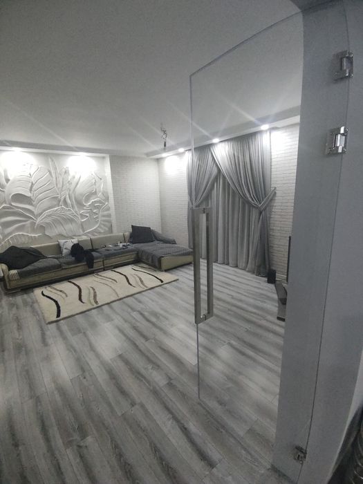 Стеклянные двери