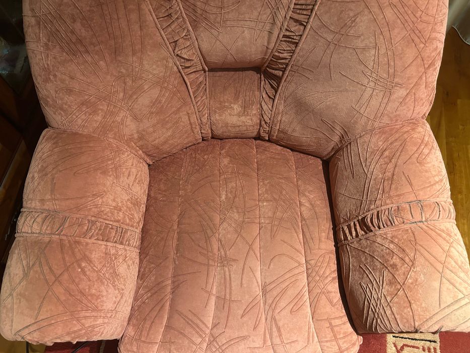 Продавам 2 бр. Фотьойли розова тапицерия и дърво