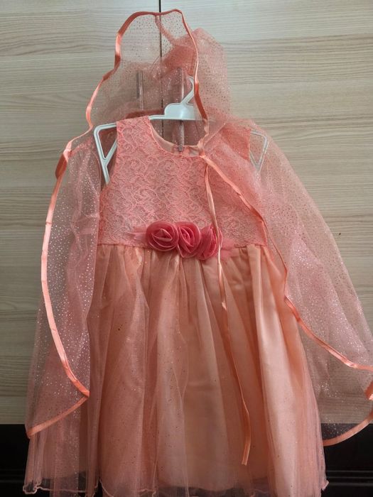 Продам праздничные платья недорого!