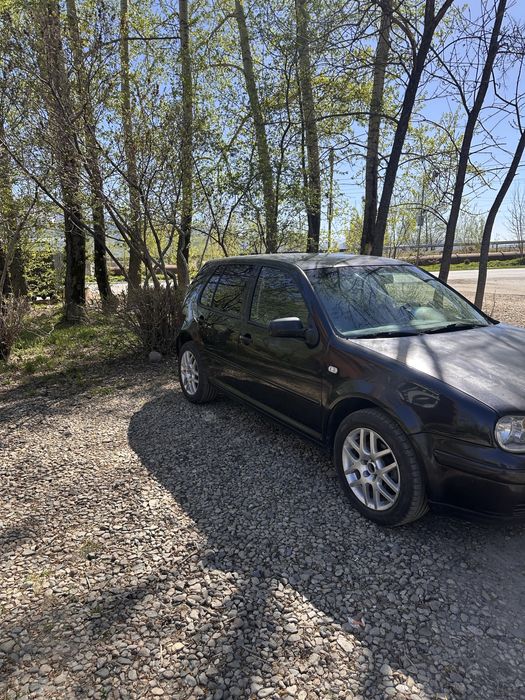 Автомобиль Volkswagen Golf IV