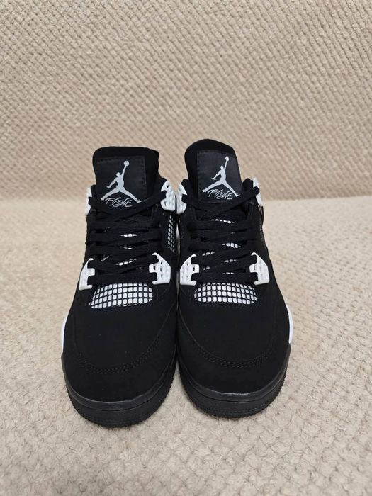 Jordan 4 White Tunder nr  41  preț 300 lei