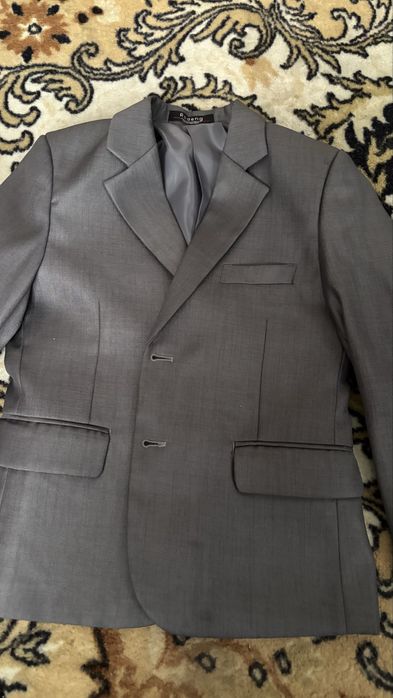 Продам тройка костьюм классика для мальчика