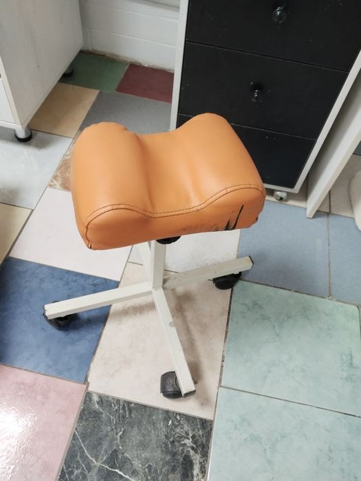 Продам парикмахерское кресло