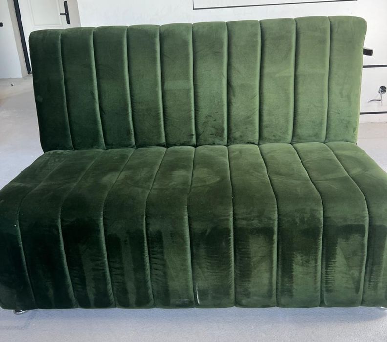 Продам срочно диван и стулья