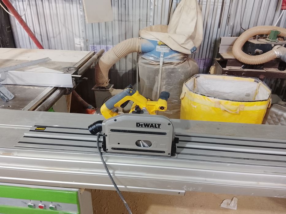 Cilcular DeWalt  pe sina