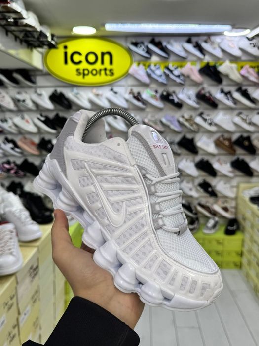 Adidașii nike spike