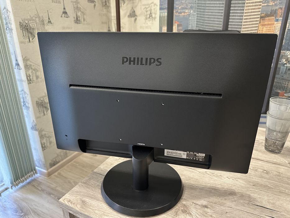 Philips 22” Full HD монитор – HDMI + VGA