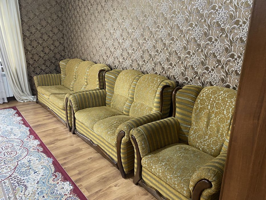 Диван в зал большой