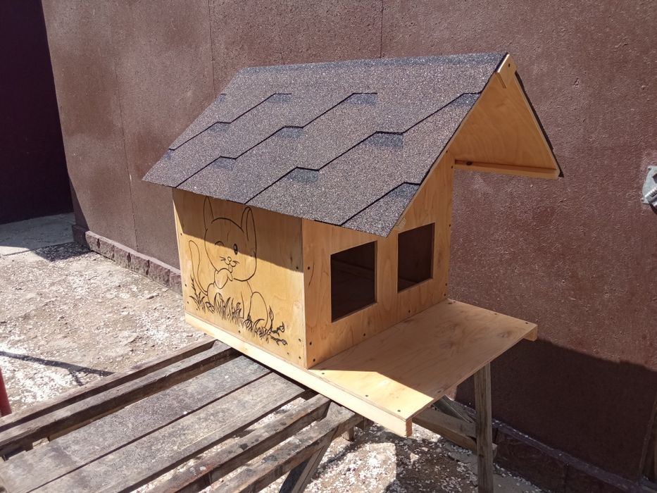 Домик, будка для кошек