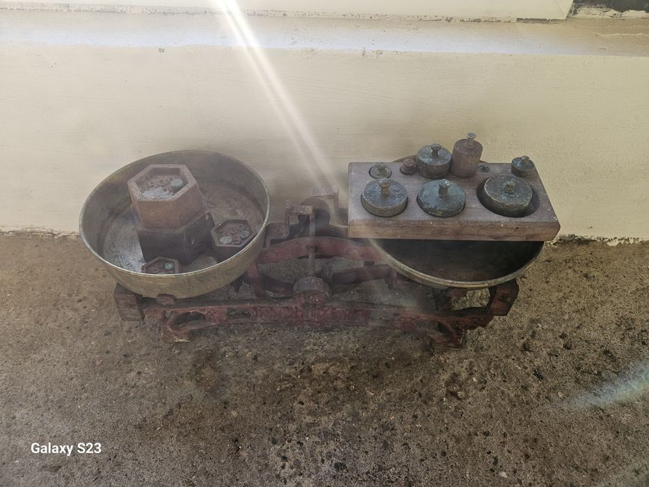 Cintar cu talere vechi