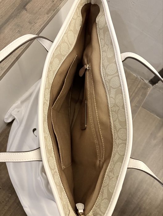 Coach Tote голяма дамска чанта в класически бежов цвят