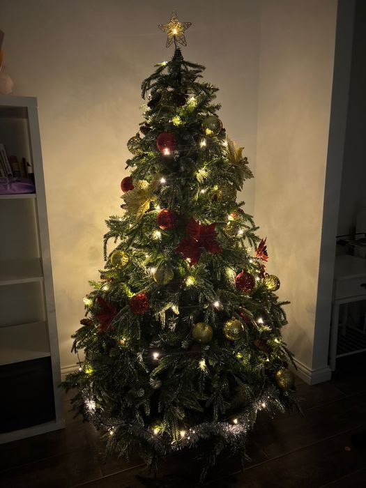 продам елку с игрушками