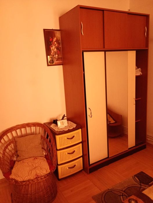 Închiriez apartament